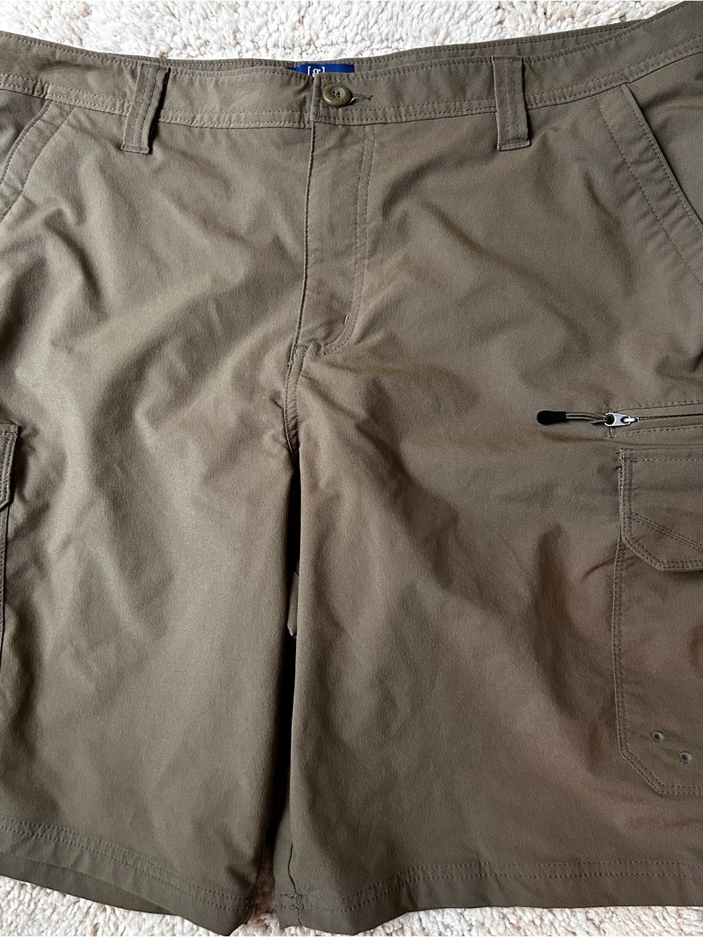 Men's Olive Green Cargo Shorts Great for travel or hiking! Lightweight